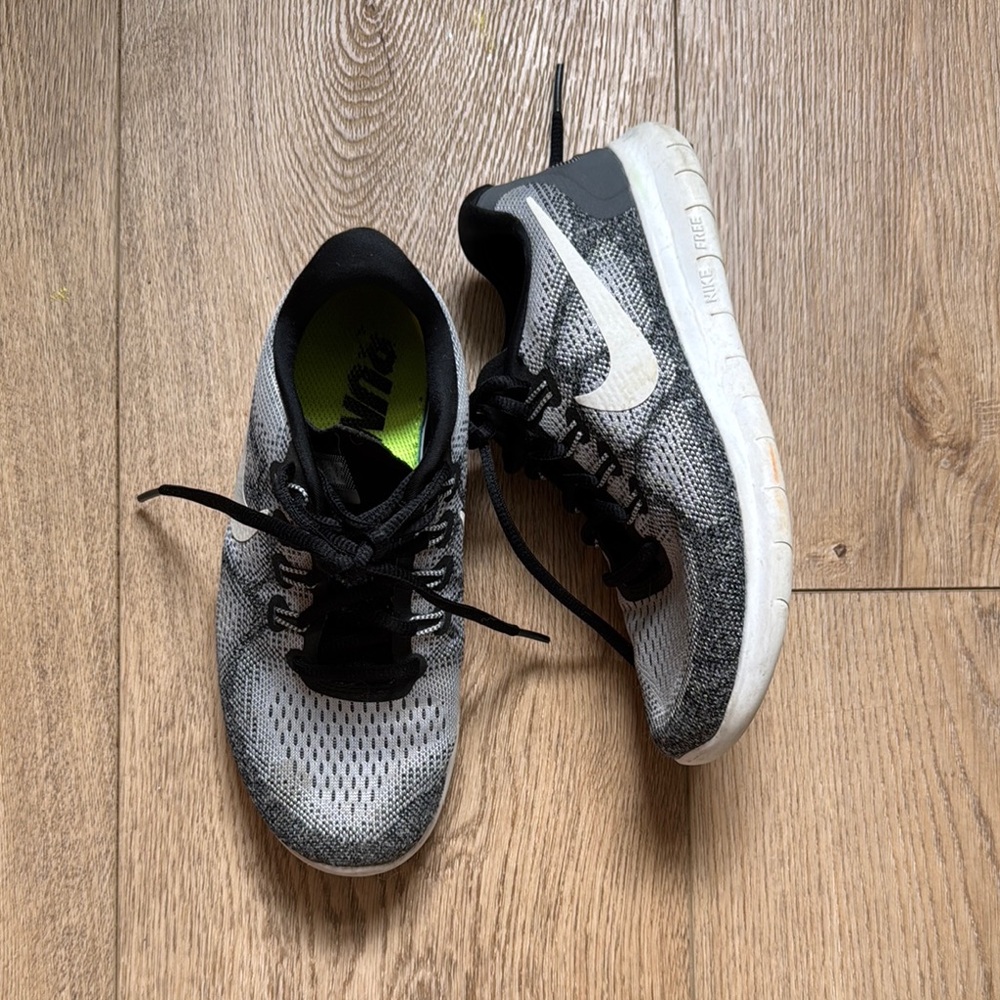 Nike free run Black and White Sneakers Lightweight Breathable Design